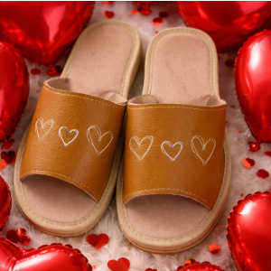 Odinės šlepetės moterims HEARTS brown
