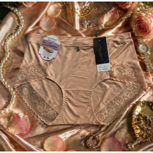 Kelnaitės DORIMODES su nėriniais dark beige